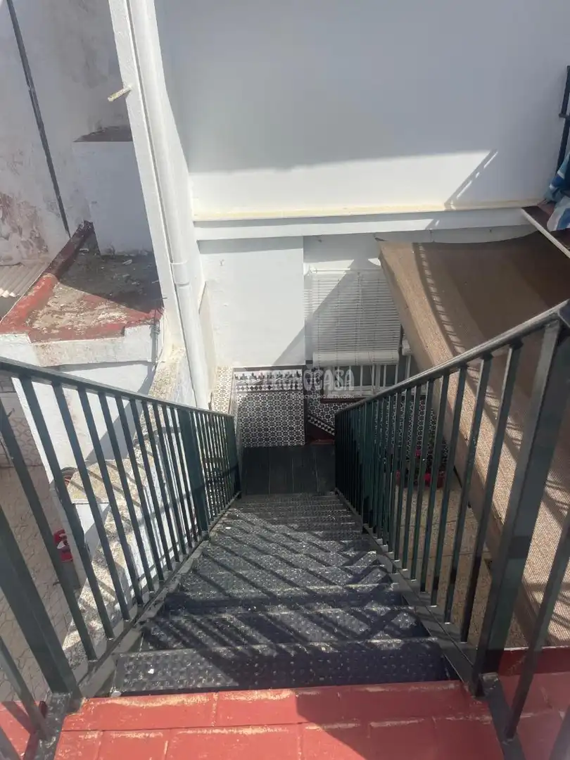 Vista exterior de Casa adosada en venda en Sevilla amb Aire condicionat