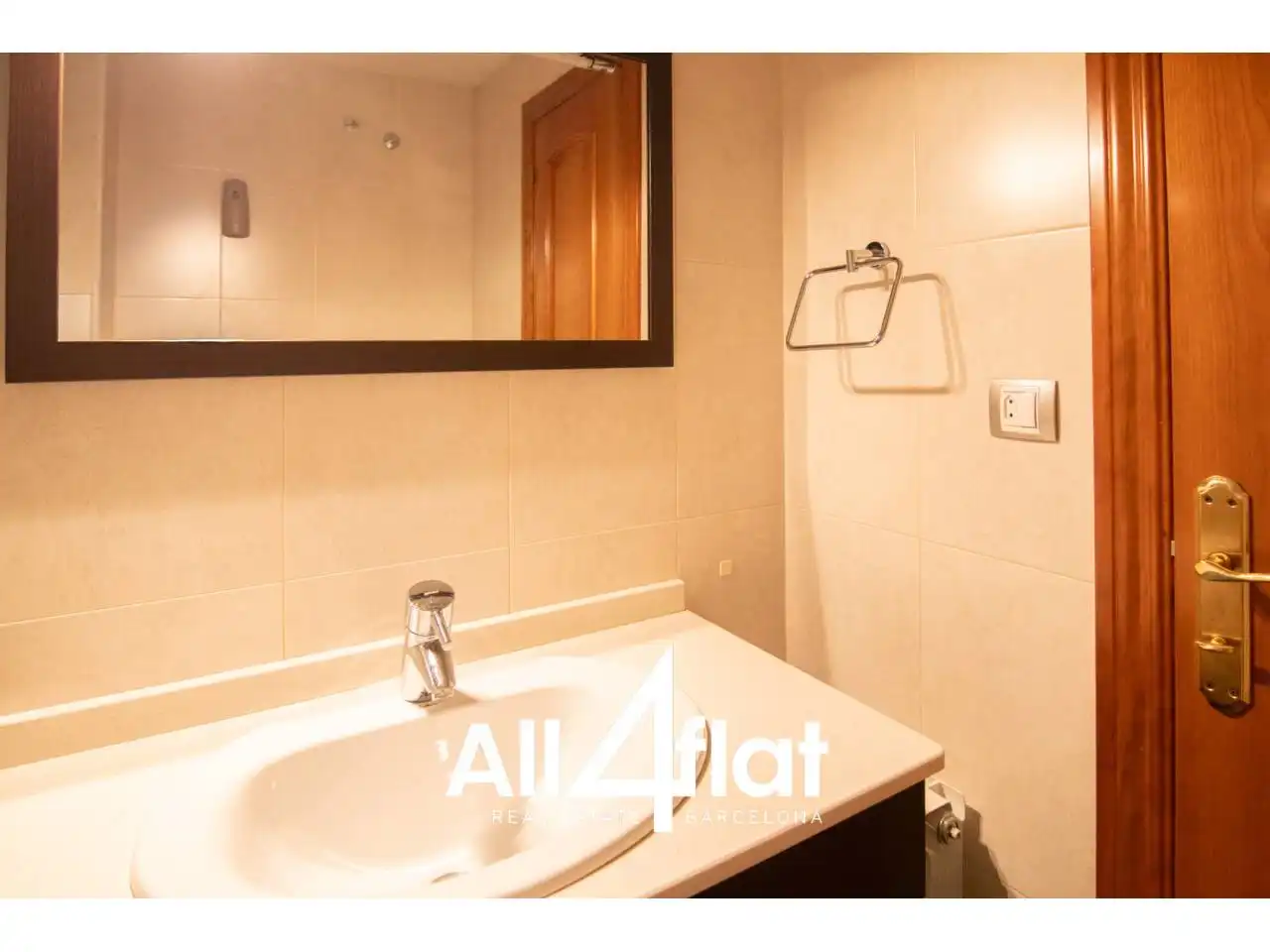 Baño de Piso de alquiler en Barcelona con Parquet y Balcón