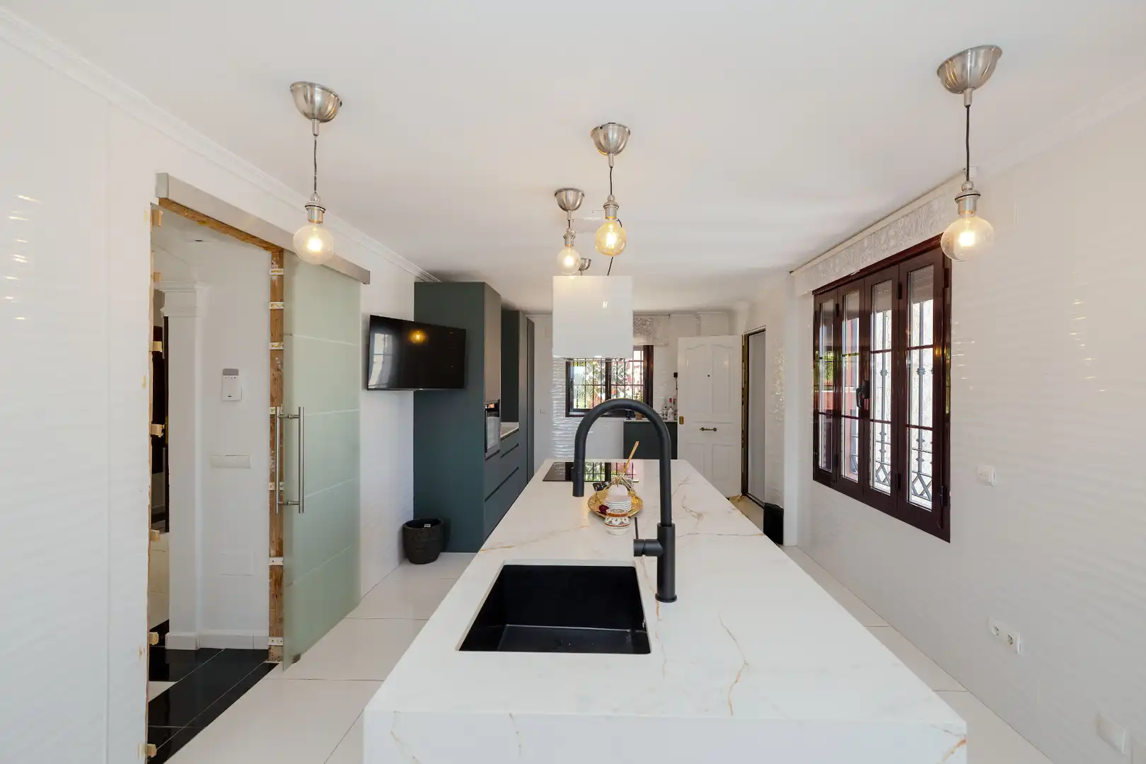 Küche von Haus oder Chalet zum Verkauf in Málaga mit Klimaanlage, Heizung und Privatgarten