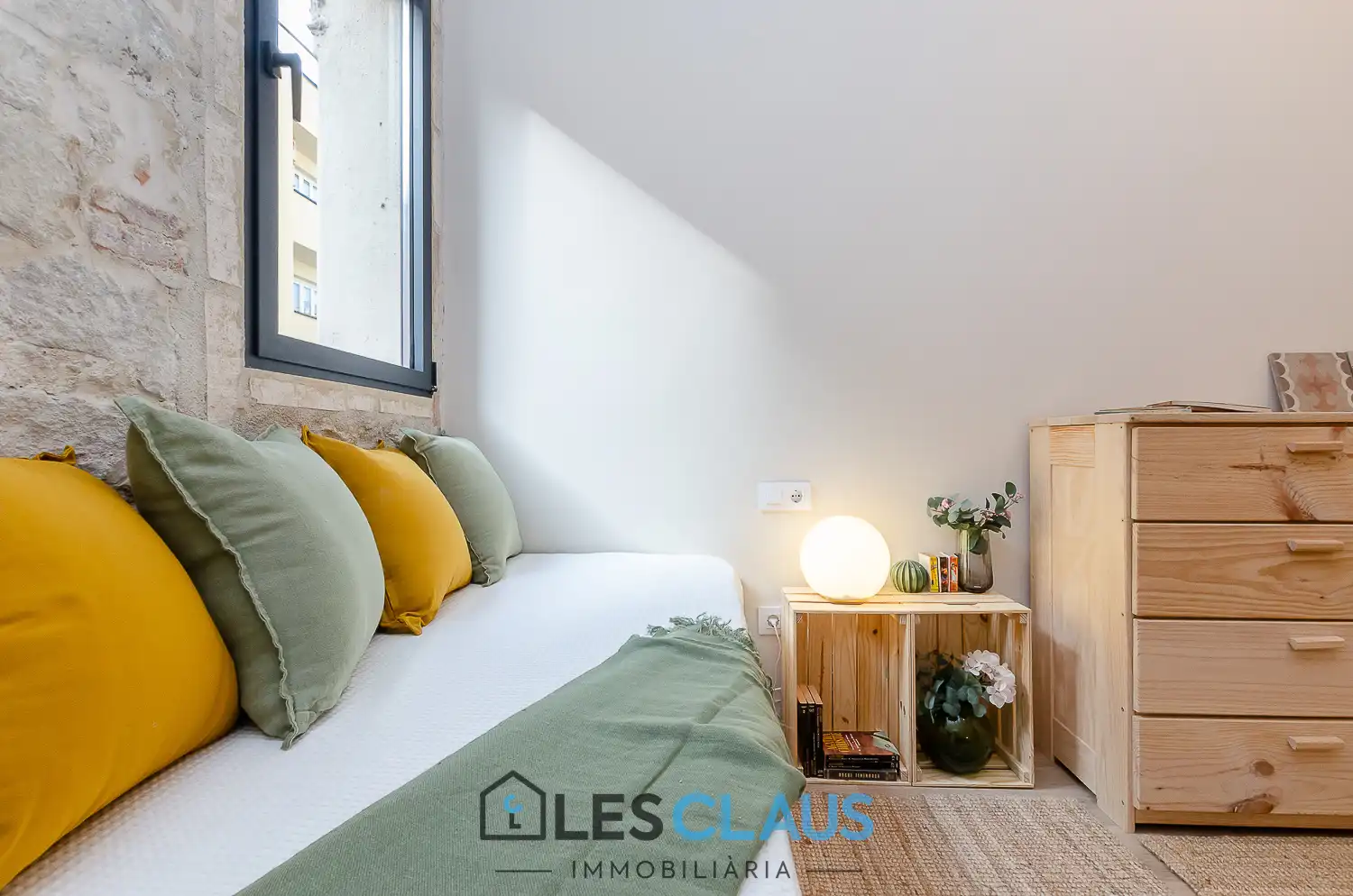 Schlafzimmer von Dachboden zum Verkauf in Barcelona mit Klimaanlage, Heizung und Parkett