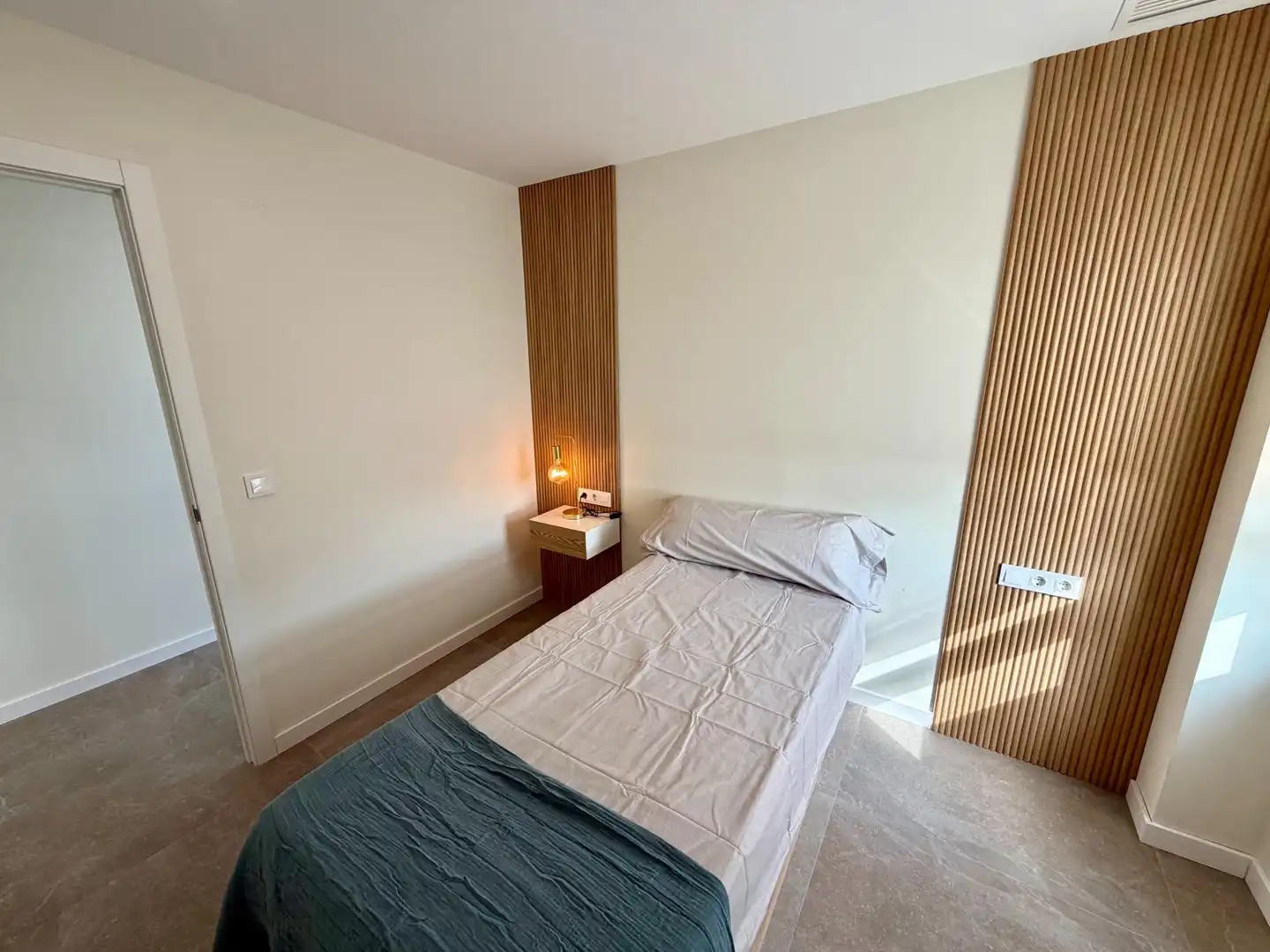 Bedroom of Flat for sale in Valencia  with Air Conditioner, Furnished and Balcony