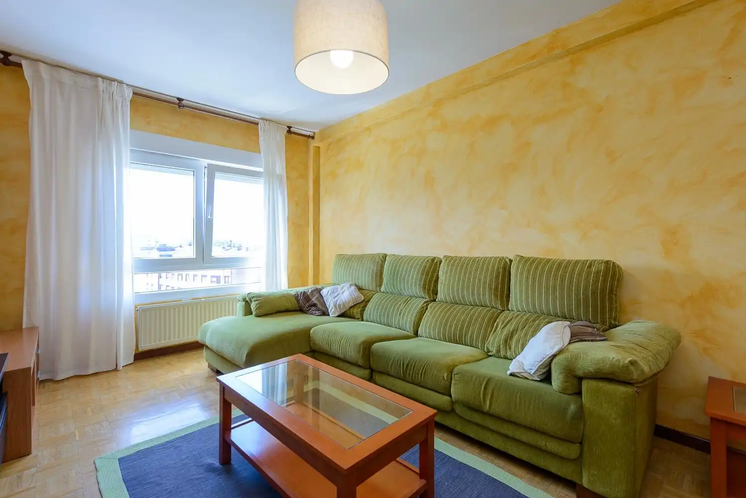 Sala de estar de Piso en venta en Siero con Calefacción, Trastero y Amueblado