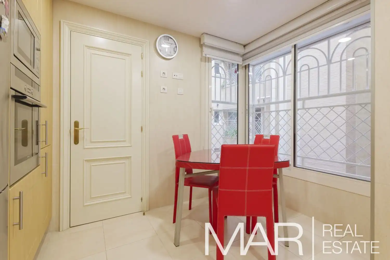 Flat for sale in Calle Nogales, Acacias