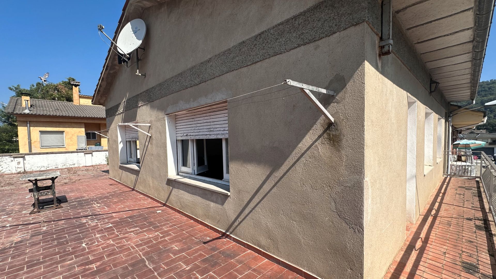 Vista exterior de Casa adosada en venda en Sant Joan Les Fonts amb Calefacció, Terrassa i Forn