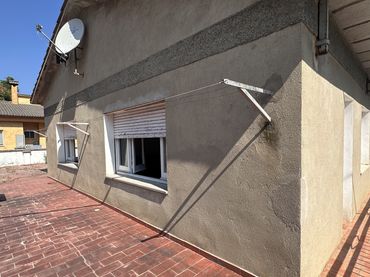 Casa aparellada amb balcó en venda a Carrer Dels Paperers 12