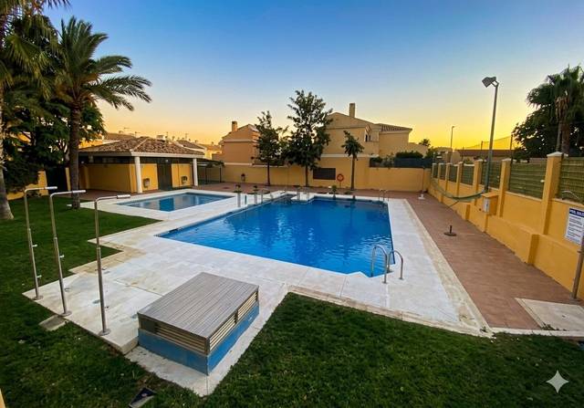 Casa adosada en Venta en Distrito Zeta - Recinto Ferial Cortijo de Torres
