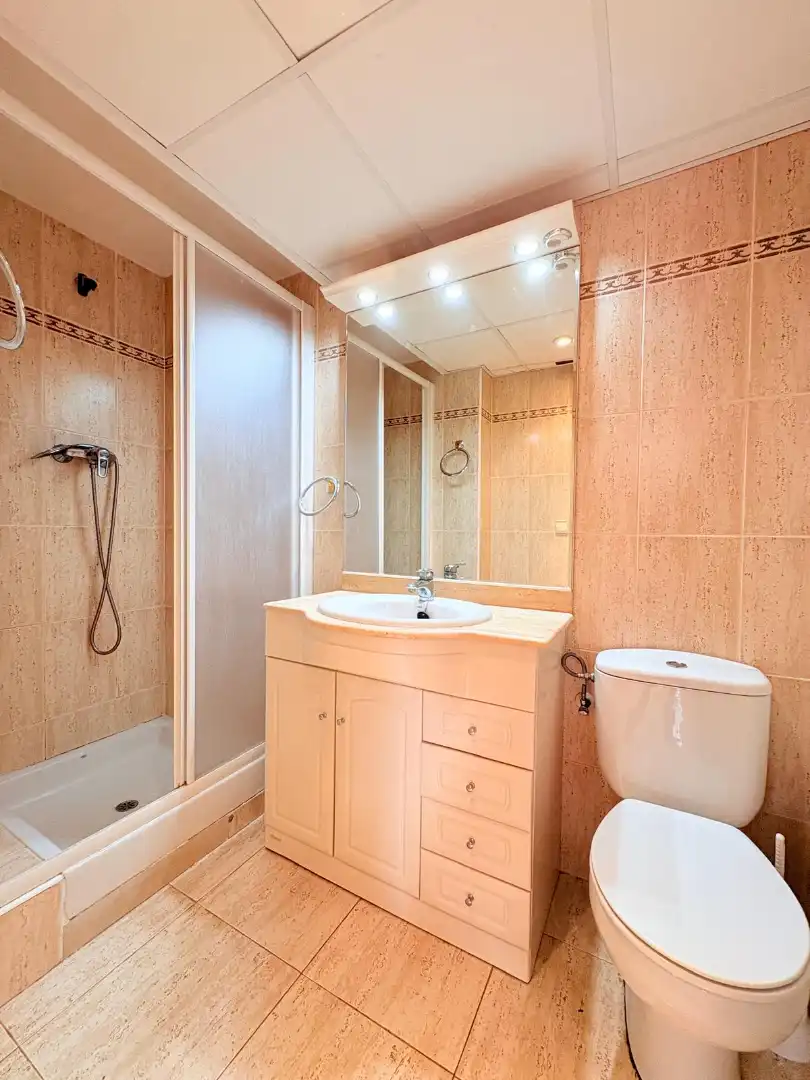 Baño de Dúplex en venta en Torredembarra con Aire acondicionado, Terraza y Horno