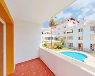 Dormitori de Pis en venda en Marbella amb Jardí privat, Terrassa i Piscina