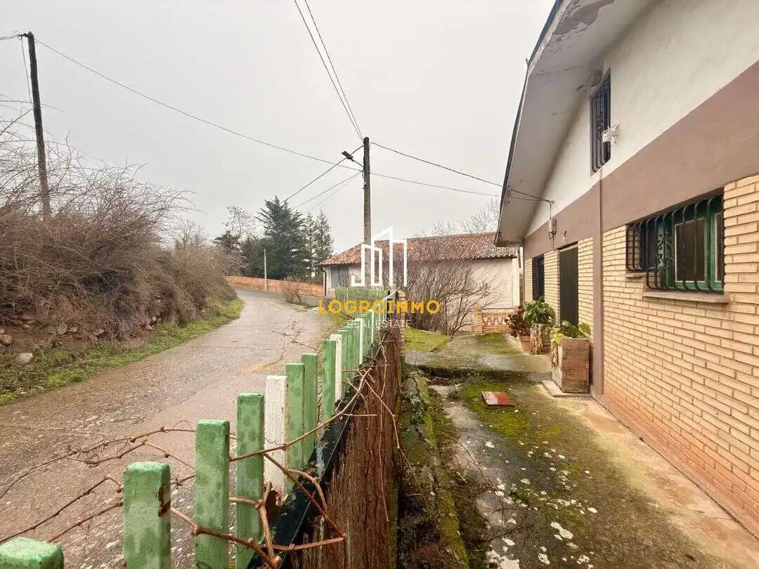 Houses for sale in Tricio  with Heating, Private garden and Parquet flooring