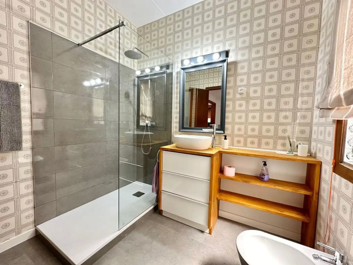 Bathroom of Flat for share in Centre - Sant Josep - Sanfeliu