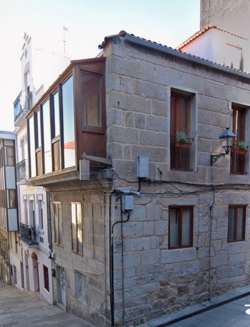 Vista exterior de Dúplex en venda en Vigo  amb Calefacció, Traster i Balcó