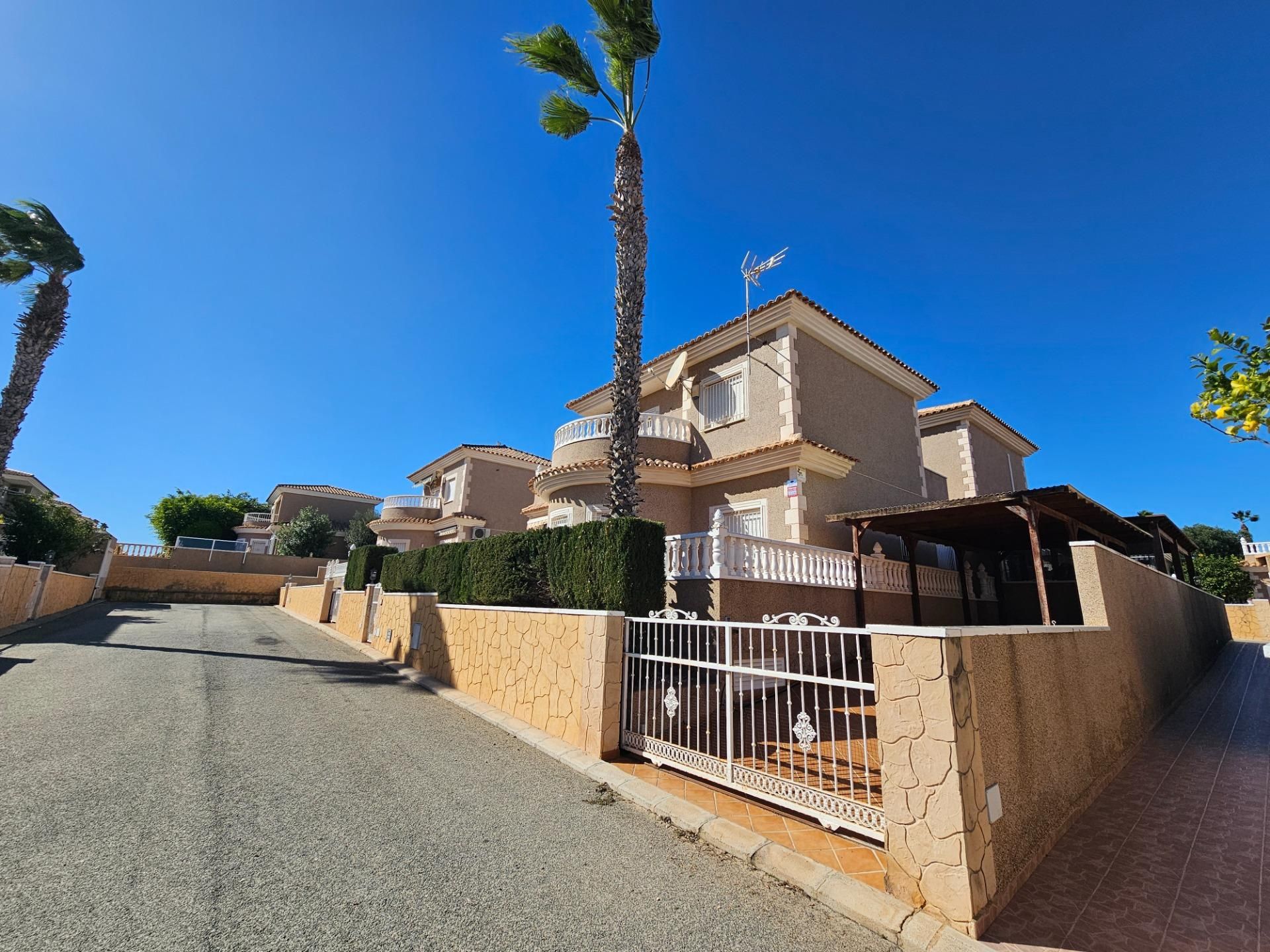 Exterior view of Houses for sale in Torrevieja  with Air Conditioner, Private garden and Terrace
