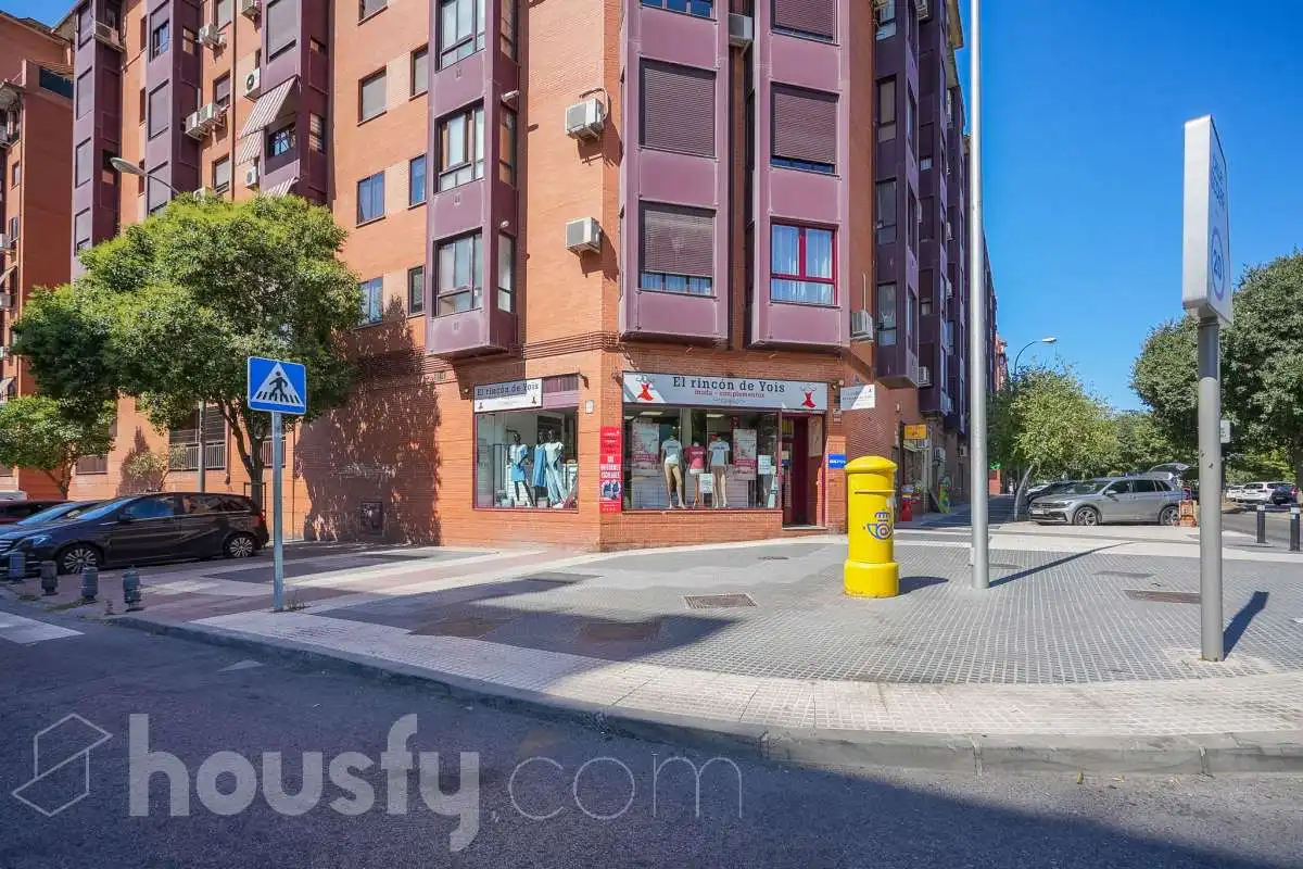 Vista exterior de Local en venta en Madrid con Aire acondicionado