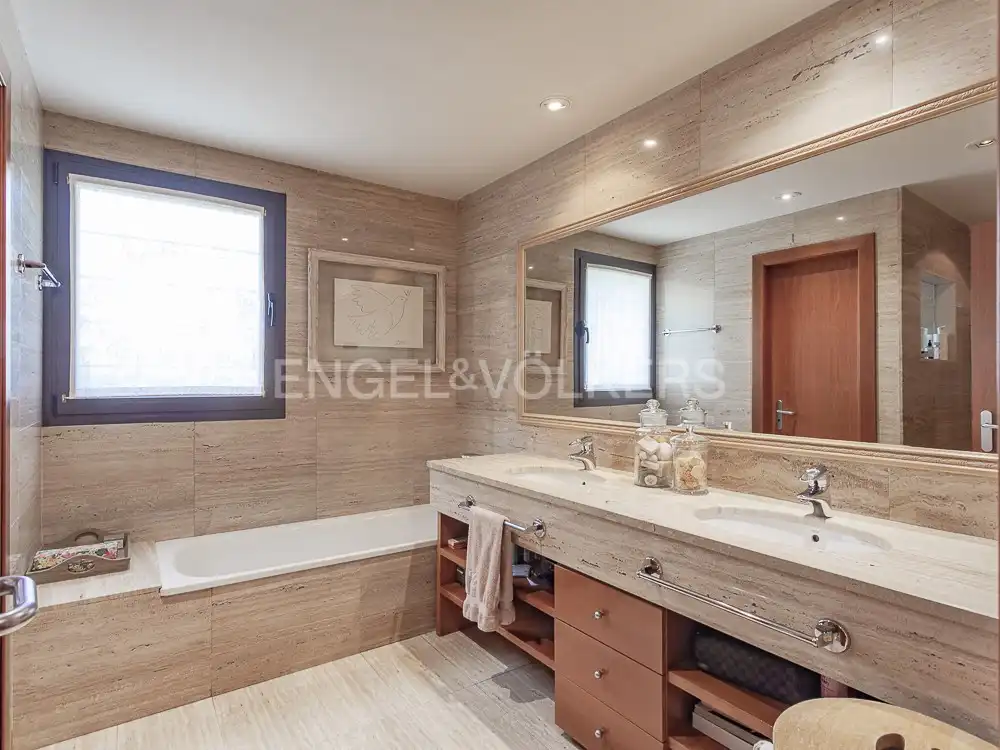 Baño de Casa o chalet en venta en Barcelona con Aire acondicionado, Calefacción y Jardín privado