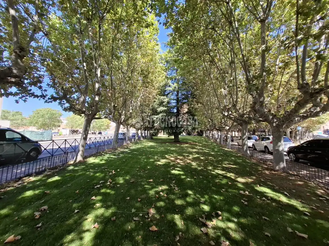 Vista exterior de Casa adosada en venta en Ávila con Calefacción, Amueblado y Balcón