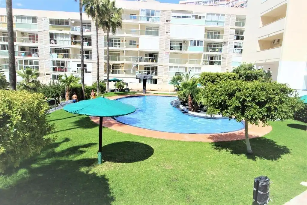 Schwimmbecken von Wohnungen zum Verkauf in Benidorm mit Klimaanlage, Heizung und Privatgarten