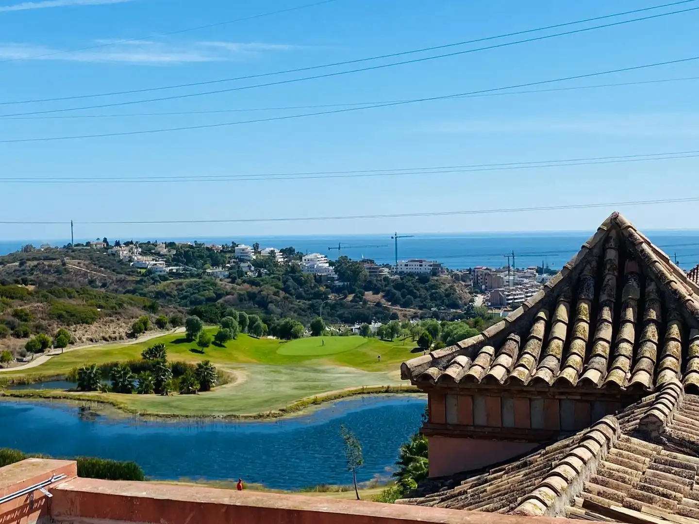 Vista exterior de Casa adosada de lloguer en Estepona amb Aire condicionat, Terrassa i Moblat