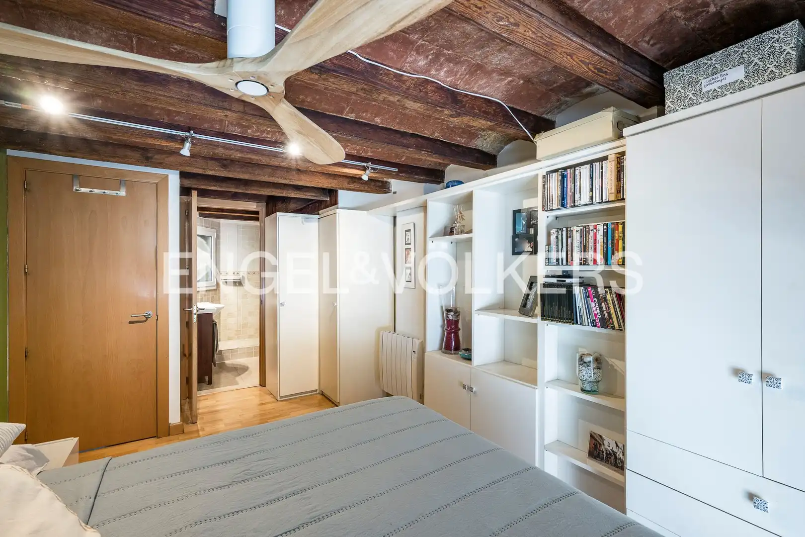 Flat for sale in Barcelona  with Heating and Parquet flooring