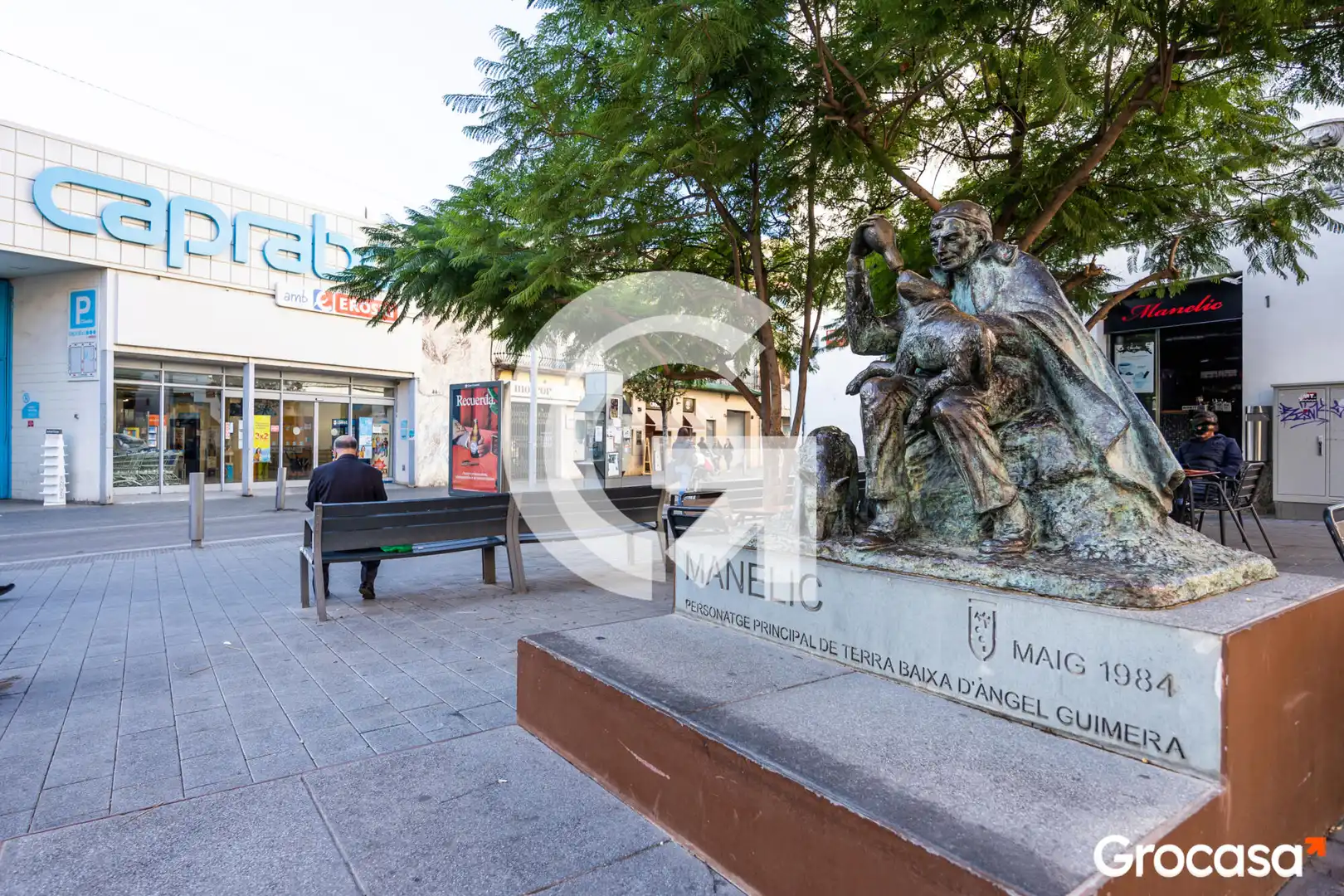Exterior view of Flat for sale in Santa Coloma de Gramenet  with Oven and Washing machine