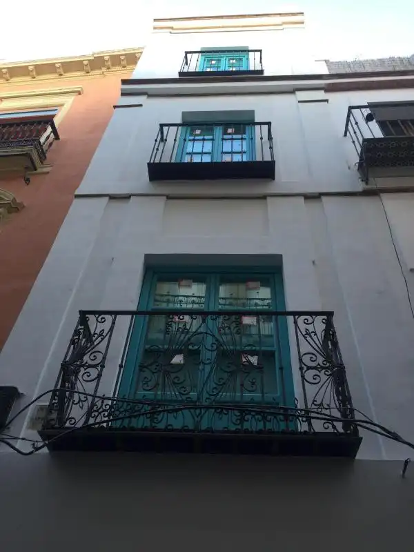 Vista exterior de Edificio en venta en Sevilla