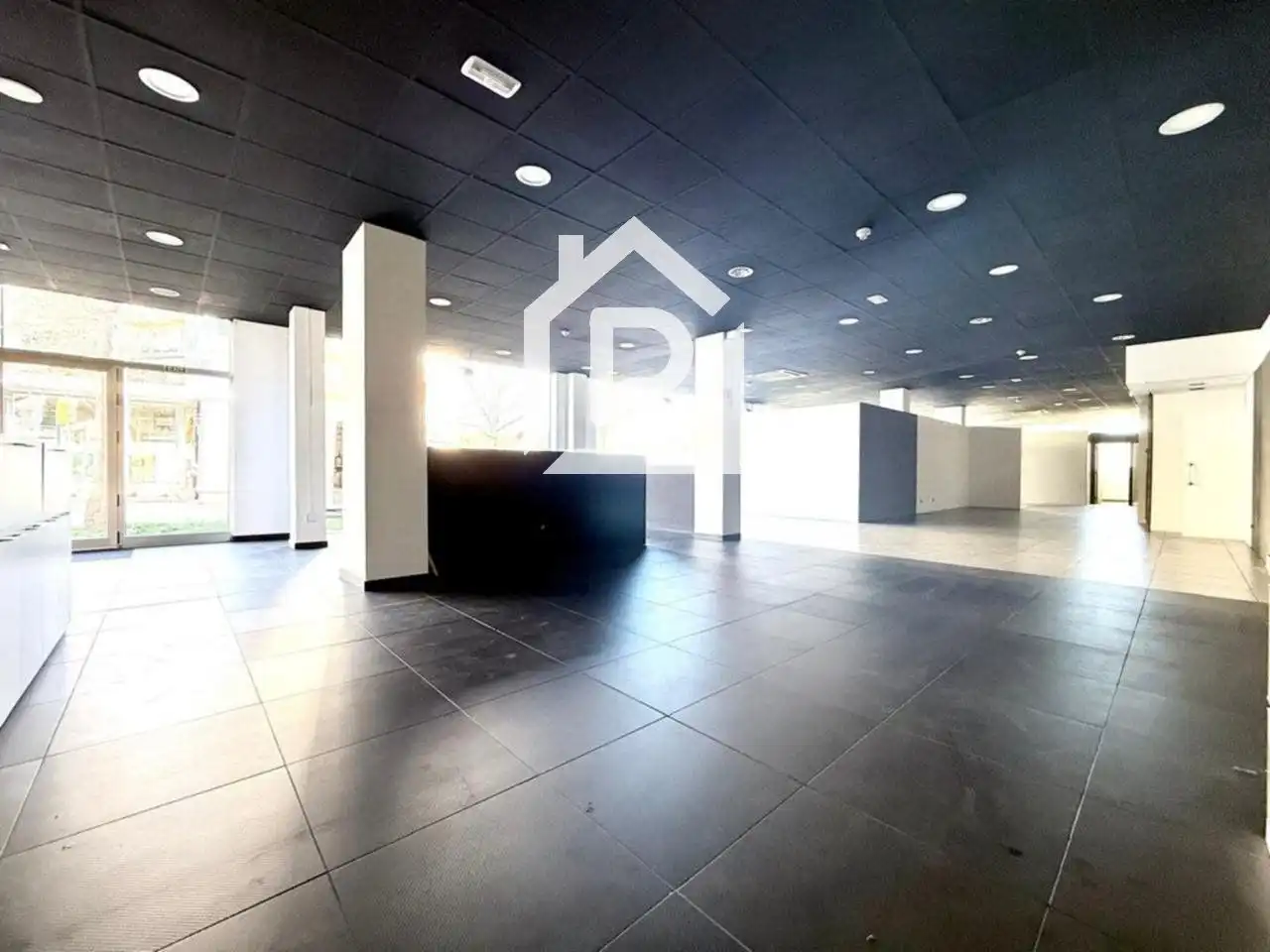 Local comercial en venta en Salvador Dalí i Domènech, imagen 5