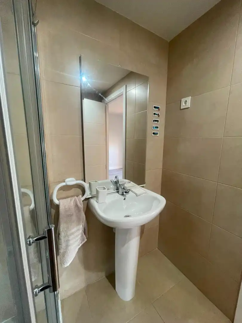 Baño de Ático de alquiler en Alcalá de Henares con Aire acondicionado, Calefacción y Jardín privado