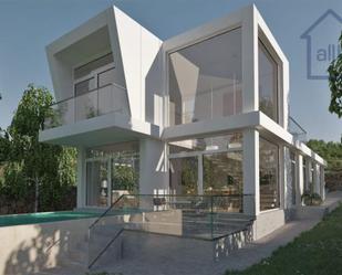 Vista exterior de Casa o xalet en venda en Vigo  amb Calefacció, Jardí privat i Terrassa