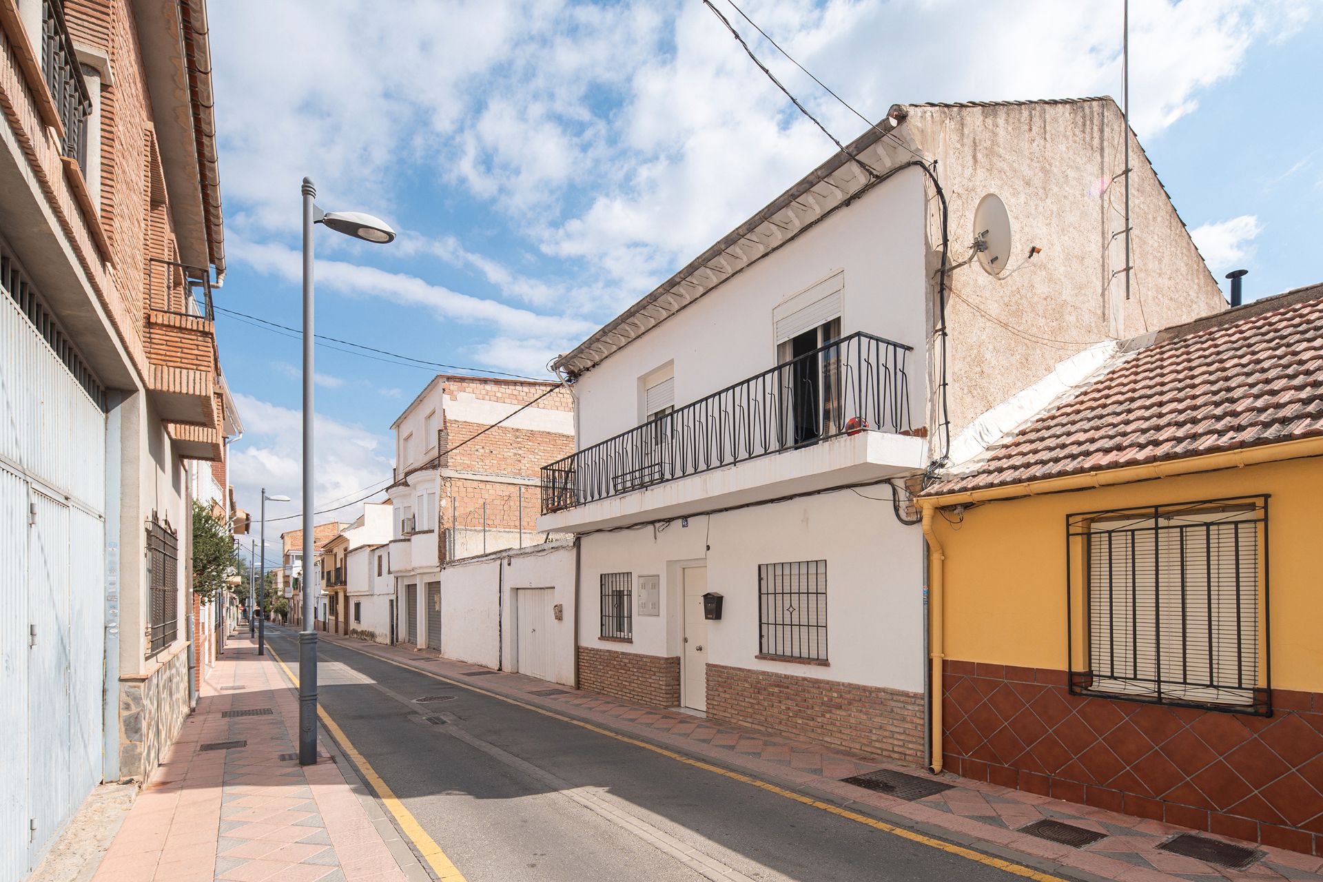 Exterior view of House or chalet for sale in Armilla  with Air Conditioner, Terrace and Furnished