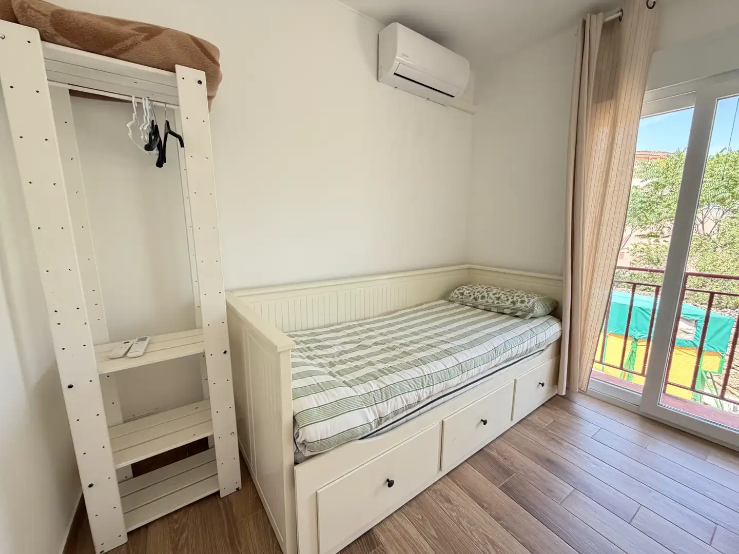 Habitación de Casa adosada en venta en Sotillo de la Adrada con Aire acondicionado, Terraza y Amueblado