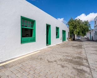 Vista exterior de Casa o xalet en venda en Teguise amb Moblat i Microones