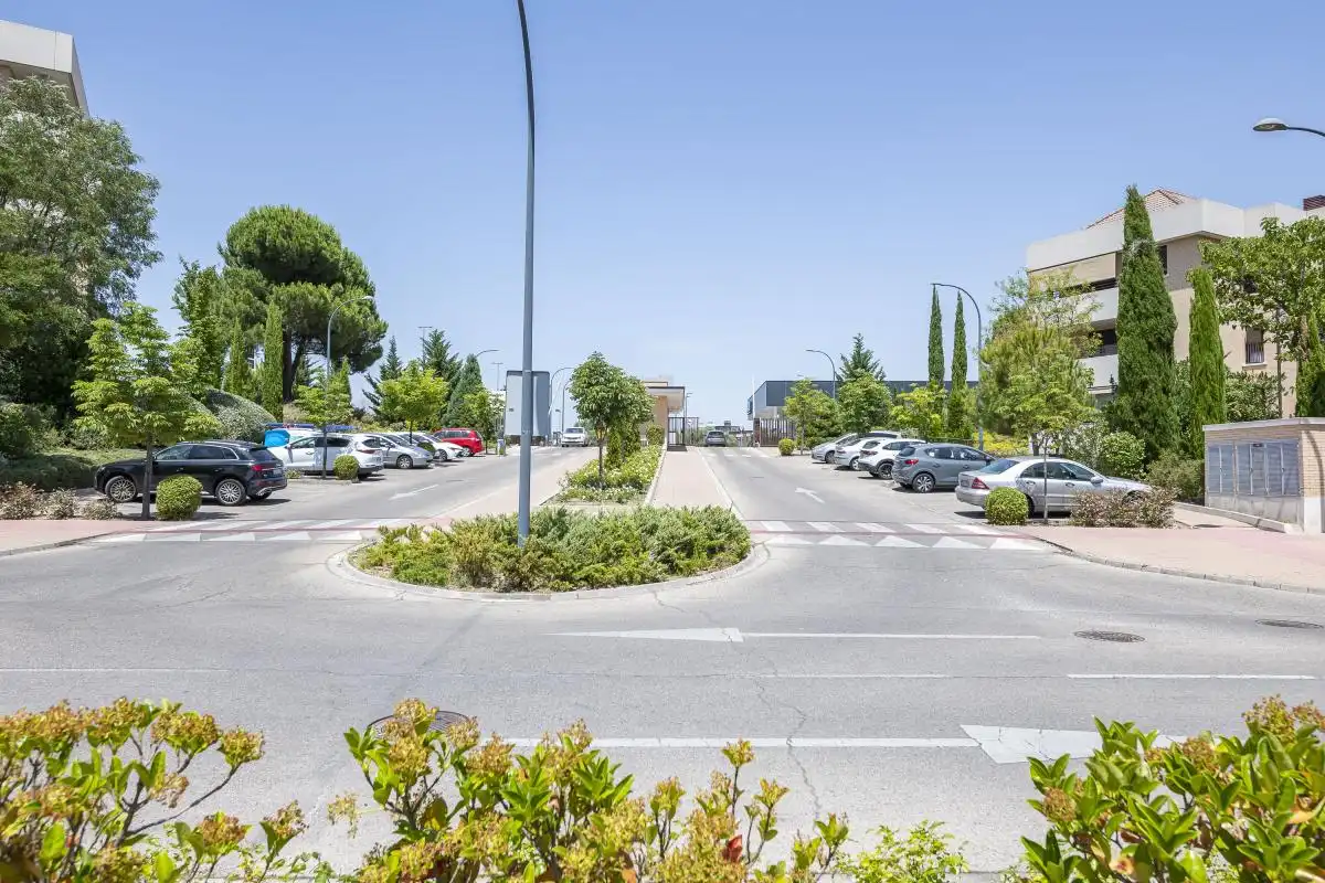 Parking de Planta baja en venta en Pozuelo de Alarcón con Aire acondicionado, Calefacción y Jardín privado