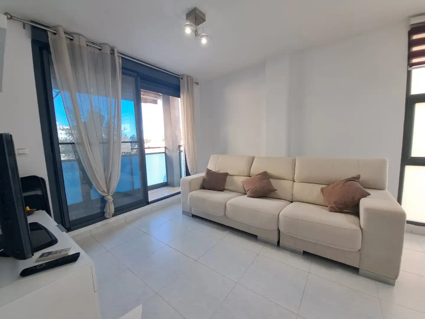 Sala d'estar de Apartament en venda en Moncofa amb Aire condicionat, Terrassa i Moblat