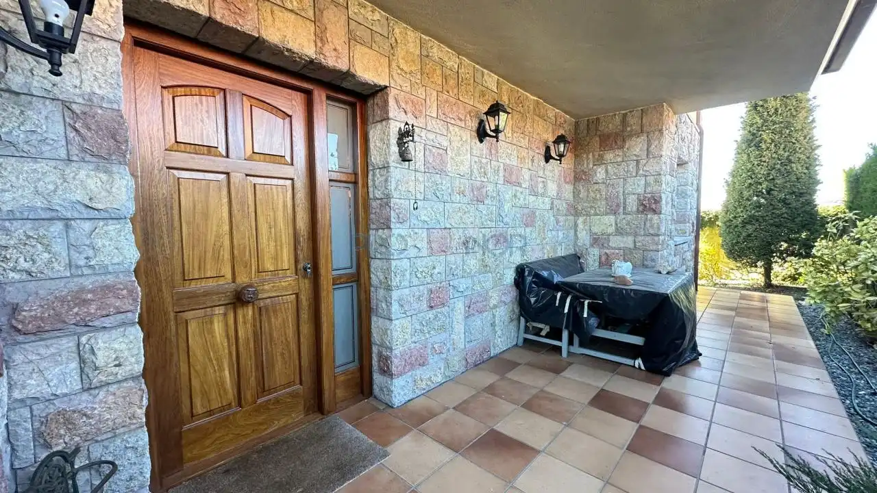 Casa o chalet en venta en Sariegos con Calefacción, Jardín privado y Terraza