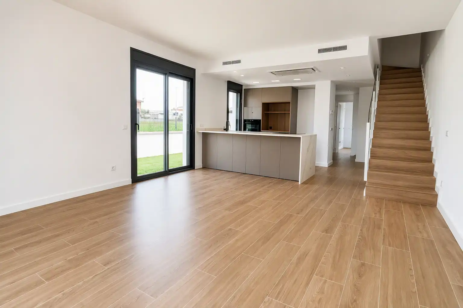 Casa pareada con terraza en venta en Carrer Pintor Solives 130, imagen 4