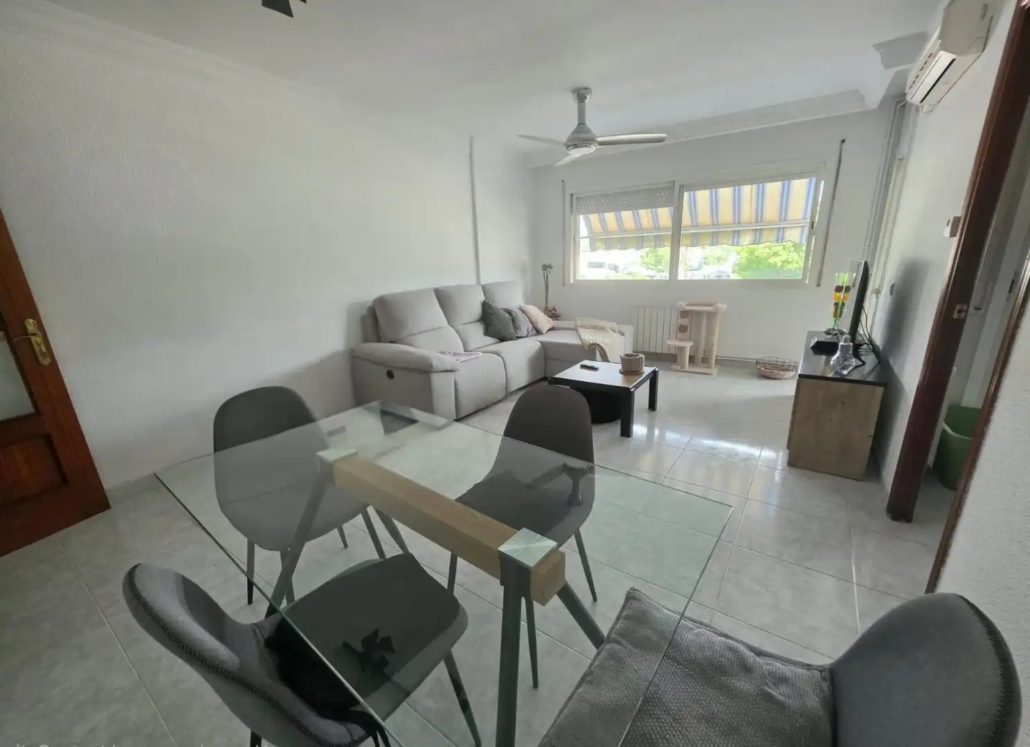 Wohnzimmer von Wohnung zum Verkauf in Vilanova i la Geltrú mit Heizung, Terrasse und Ofen
