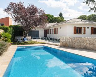 Vista exterior de Casa o xalet de lloguer en Moralzarzal amb Terrassa i Piscina