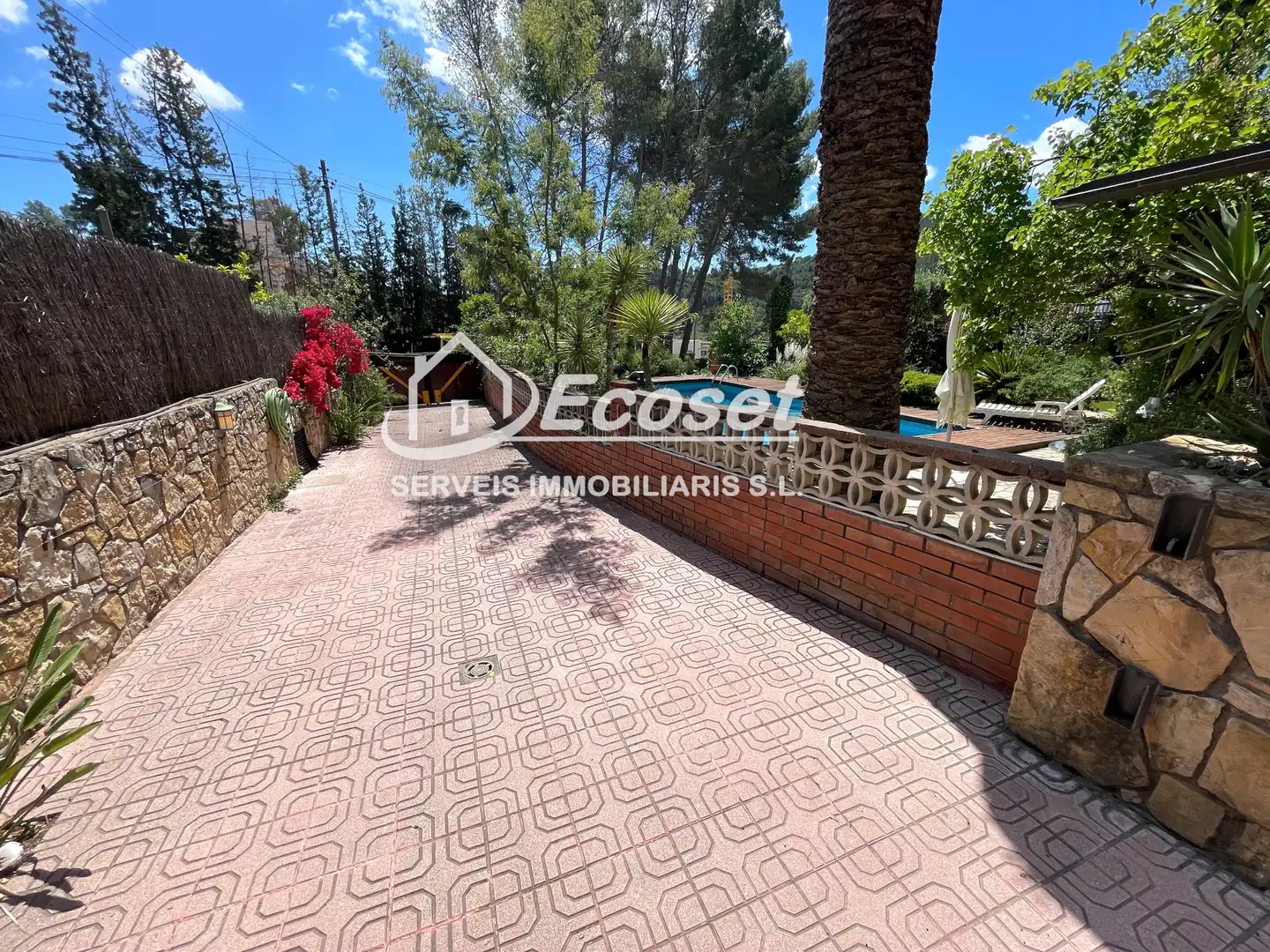 Vista exterior de Casa o xalet en venda en Vallirana amb Calefacció, Parquet i Traster