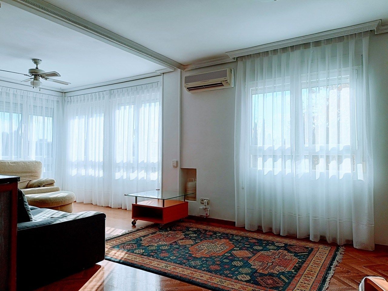 Sala de estar de Piso de alquiler en  Madrid Capital con Aire acondicionado, Calefacción y Parquet