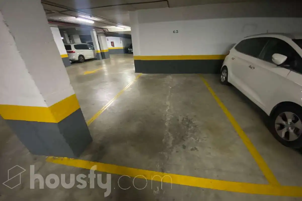 Parkplatz von Wohnung zur Miete in Sevilla mit Klimaanlage, Heizung und Terrasse