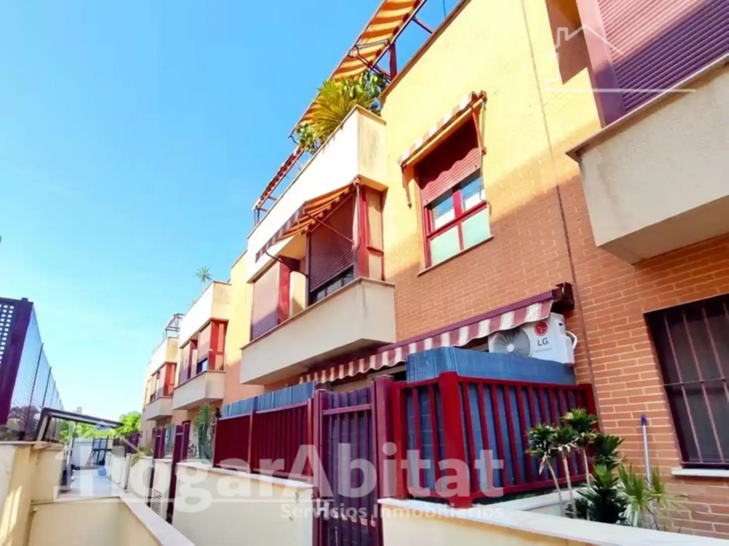 Adossat amb terrassa en venda a Calle Amèrica, imagen 34