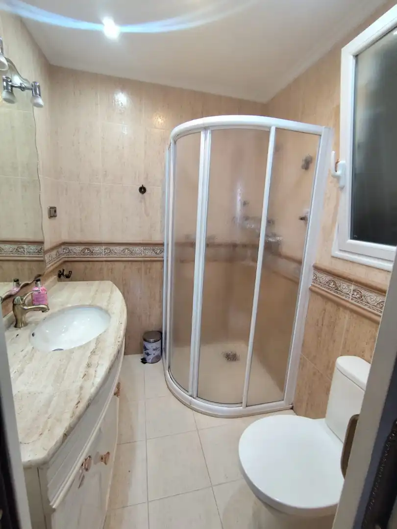 Badezimmer von Wohnung zur Miete in Bilbao  mit Heizung und Möbliert