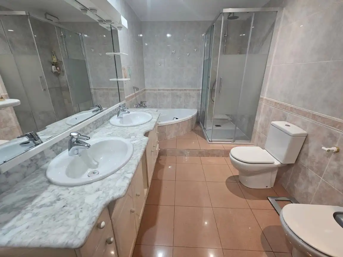Baño de Casa o chalet en venta en Sabadell con Aire acondicionado, Calefacción y Terraza