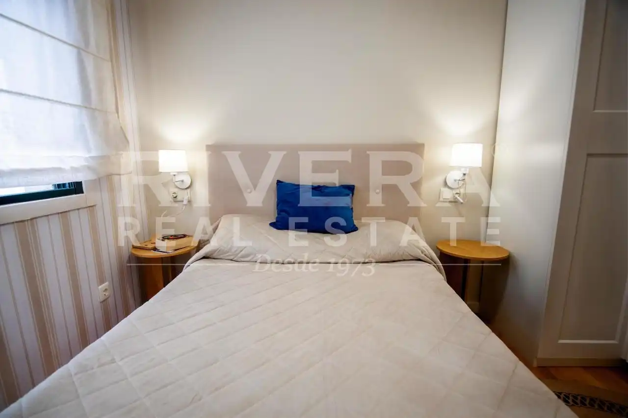 Habitación de Ático en venta en Sanxenxo con Calefacción, Parquet y Terraza
