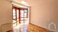 Bedroom of Flat for sale in  Madrid Capital  with Air Conditioner