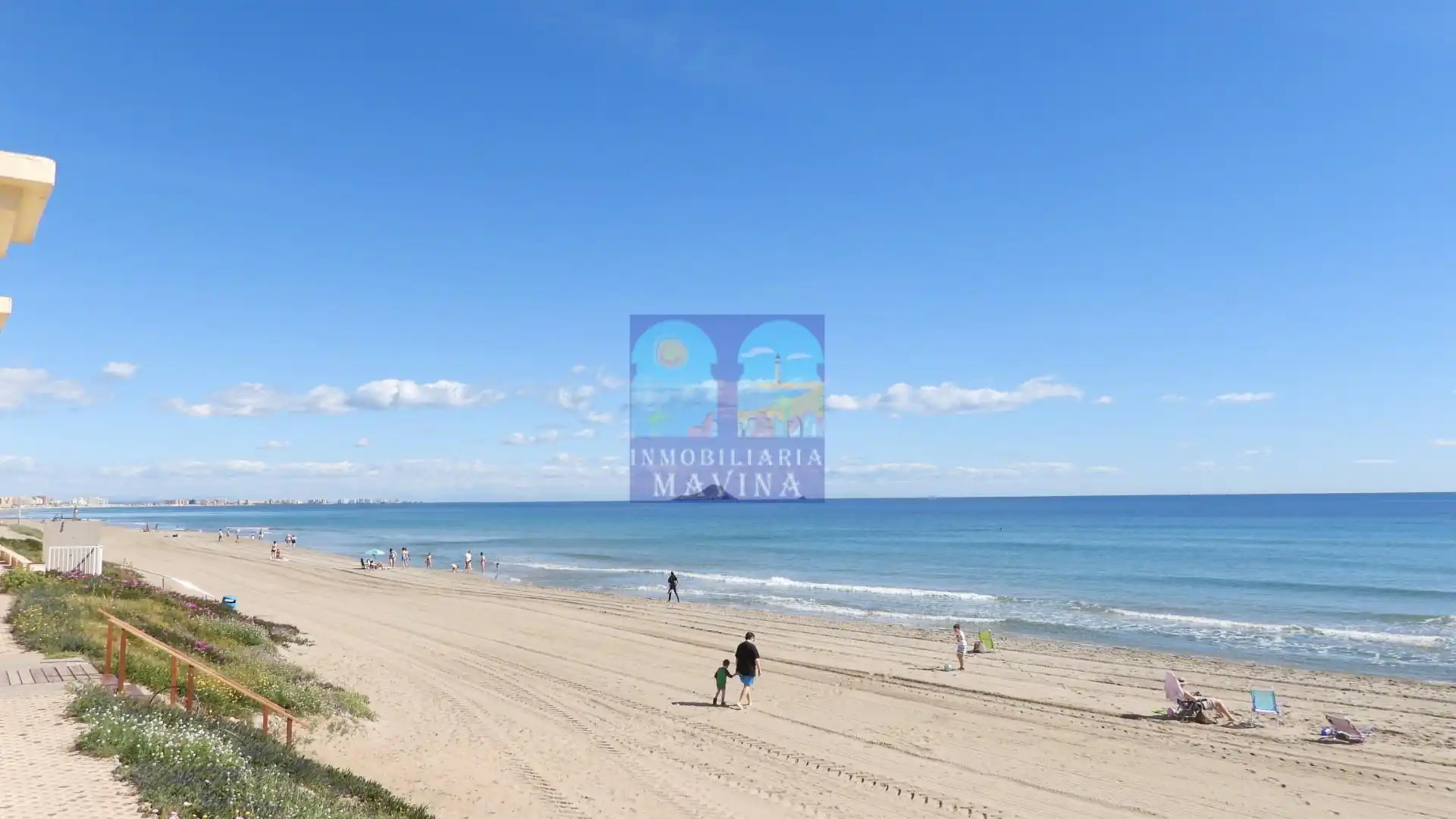 Außenansicht von Einfamilien-Reihenhaus zum Verkauf in La Manga del Mar Menor mit Heizung, Privatgarten und Terrasse