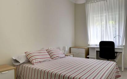 Bedroom of Flat to share in  Zaragoza Capital  with Air Conditioner, Heating and Terrace