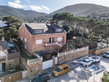 Casa con balcone in vendita a Carrer PINS DELS