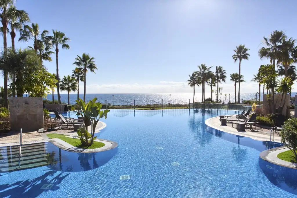 Apartament amb piscina en venda a Estepona Pueblo