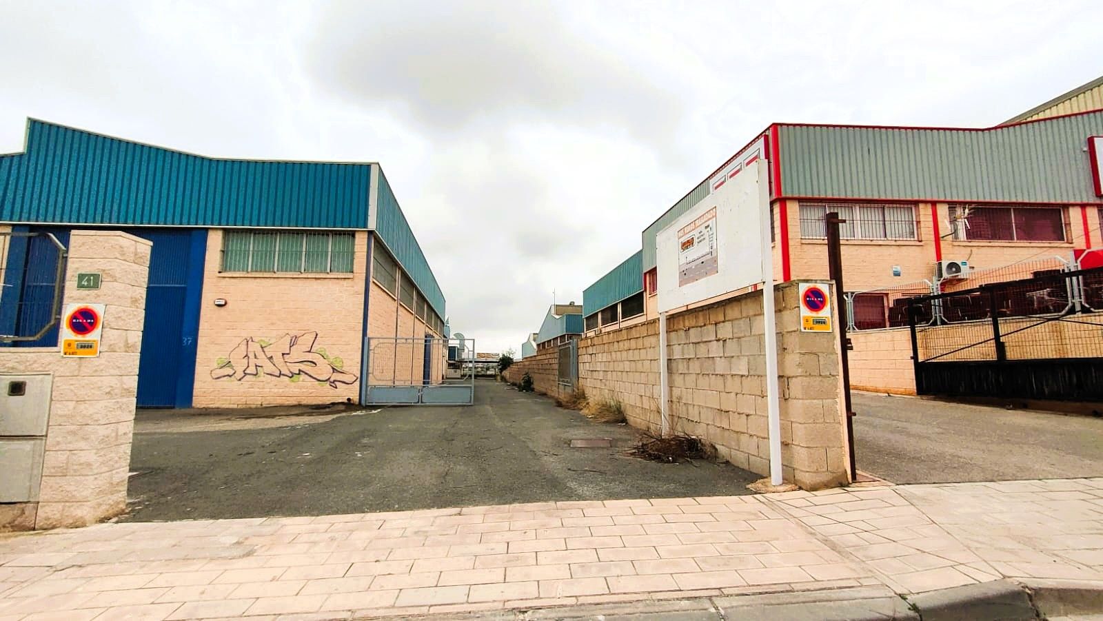Exterior view of Industrial buildings for sale in Alicante / Alacant