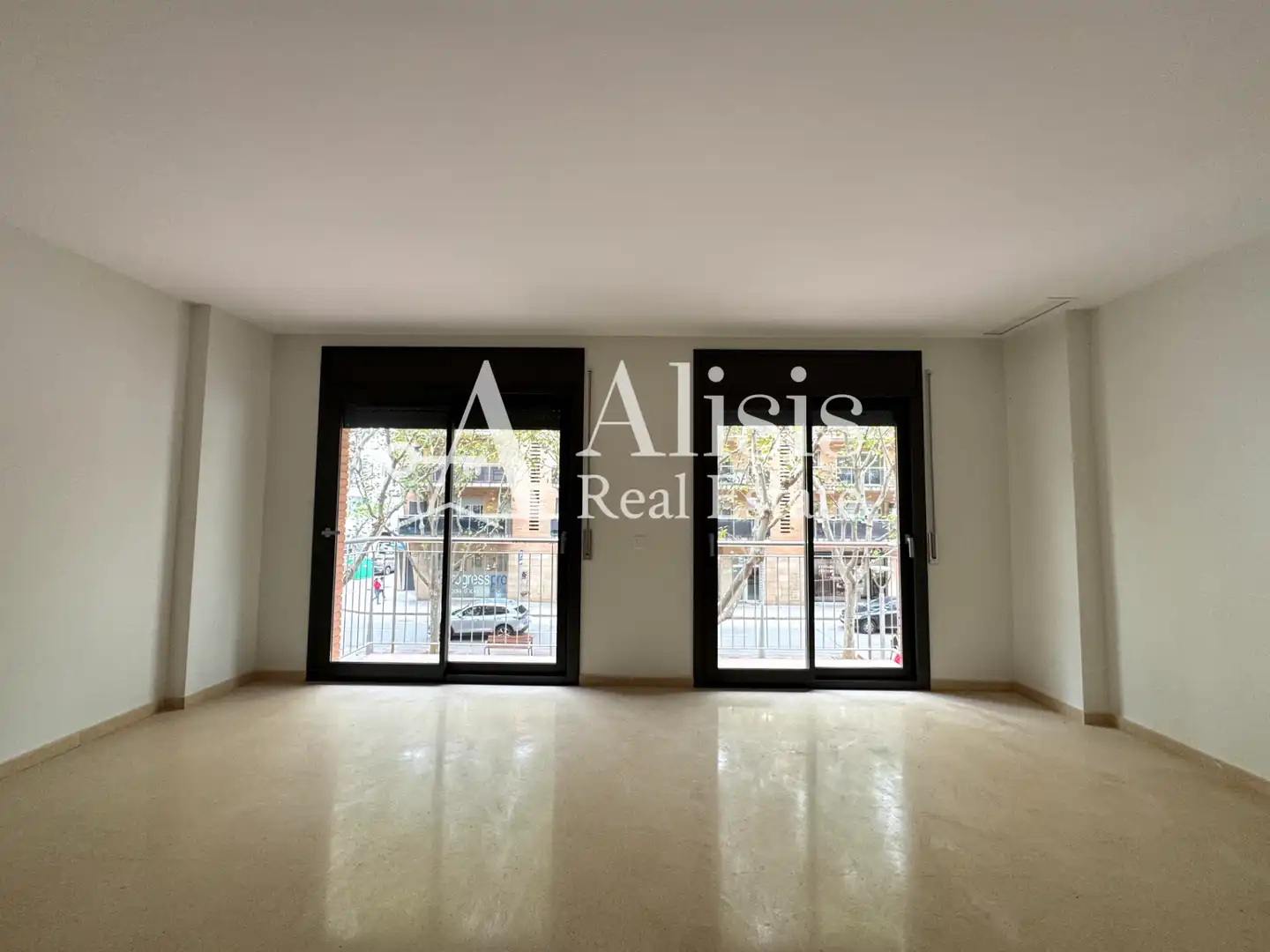 Vista exterior de Oficina de alquiler en Molins de Rei, Barcelona